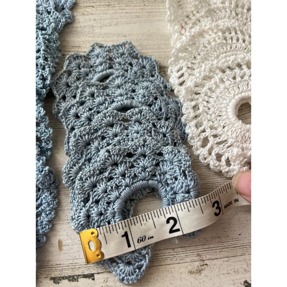 Set of 51 small circular crocheted doilies - Picture 7 of 12